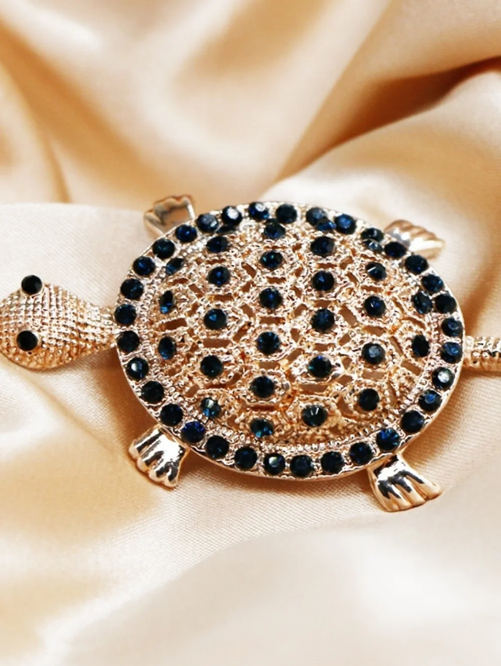 VQ Turtle Brooch